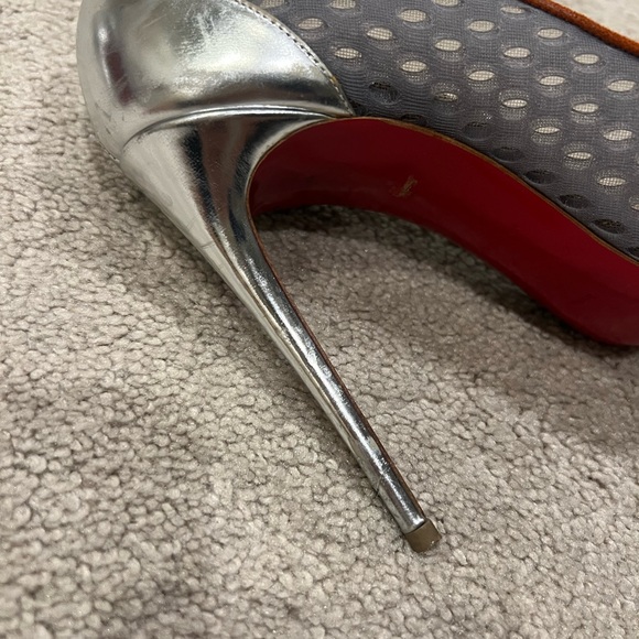 CHRISTIAN LOUBOUTIN Fishnet Suede Follies Resille 100 Pumps 38 Pre-Loved - Picture 12 of 16